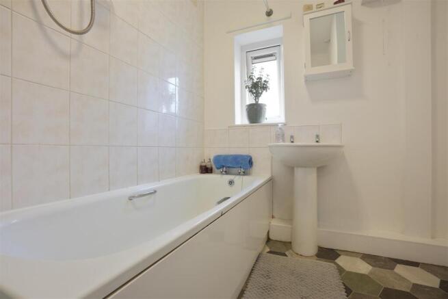 3 bed Semi-Detached for sale Image 12
