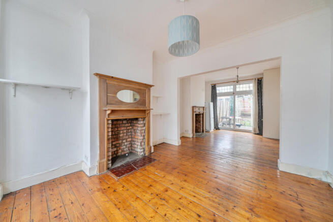 1410133-4-698c7cf...