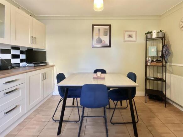 19, Elizabeth Way, Siddington photo 4