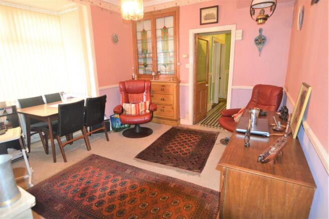 SITTING/DINING ROOM
