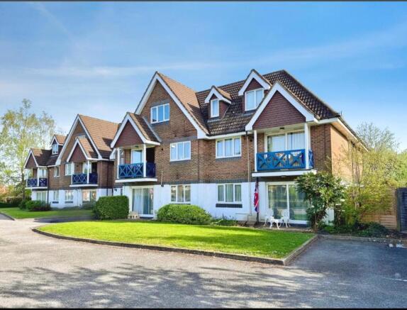 1-bed flat on Ash Street, Ash, Surrey, GU12, £200,000