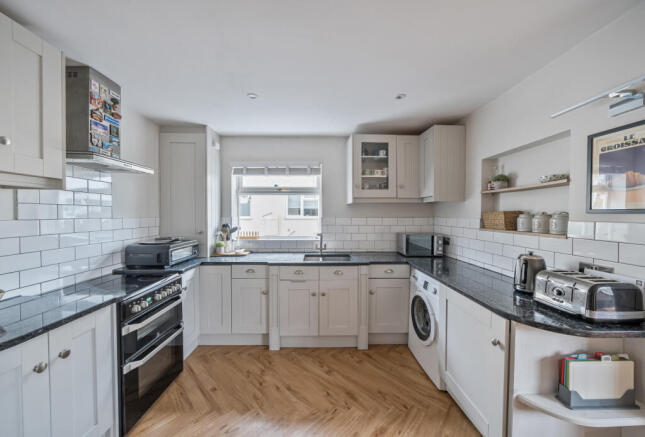 1393795-6-6968b82...