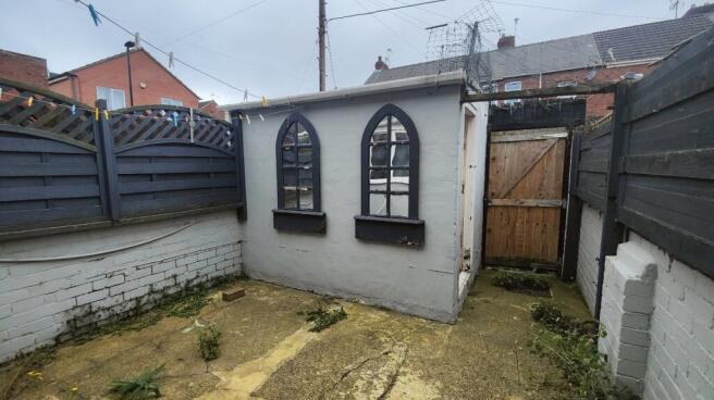 2 bed Terraced to rent Image 11