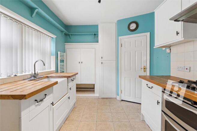 Ascot Gardens, Hornchurch, RM12 photo 4