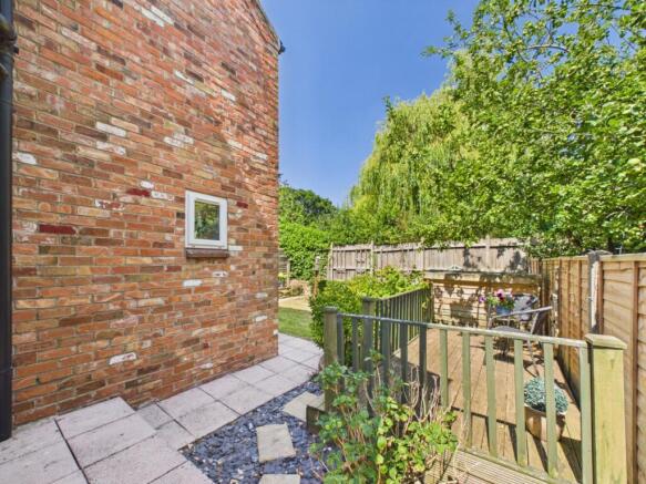 3 bed Terraced for sale Image 11
