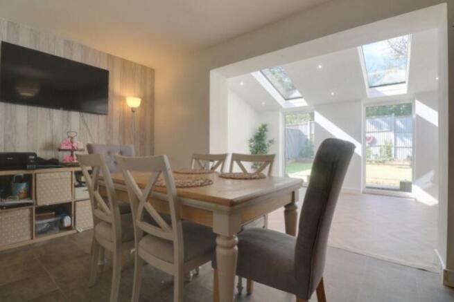 4 bed Detached for sale Image 8