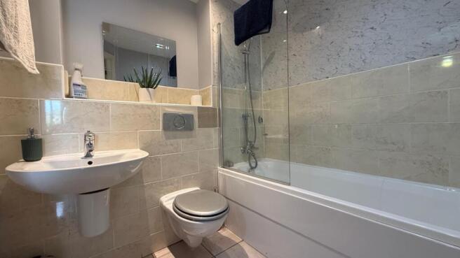 2 bed Apartment to rent Image 12