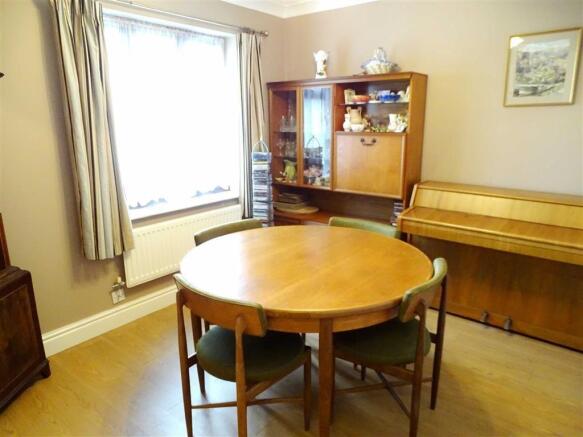 SEPARATE DINING ROOM
