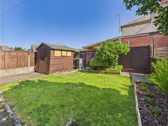 Lawned garden with garden shed included