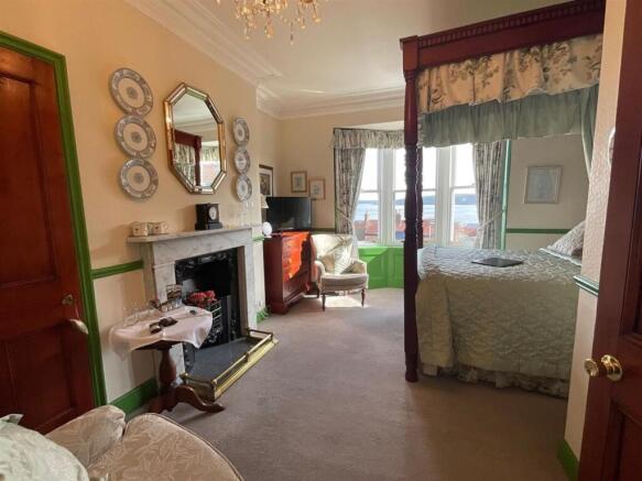 7 bed House for sale Image 6