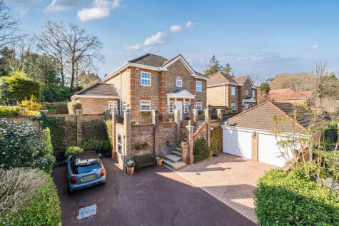 Allen House Park, Hook Heath, GU22
