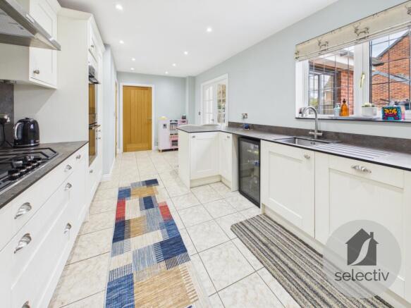 4 bed Detached for sale Image 7