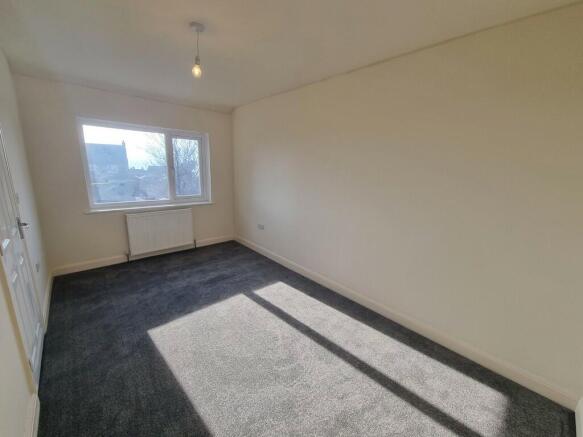 2 bed Apartment to rent Image 10