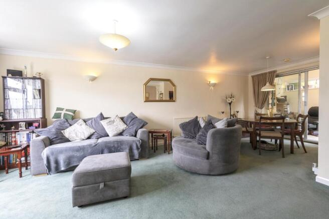 Lounge/Dining Room
