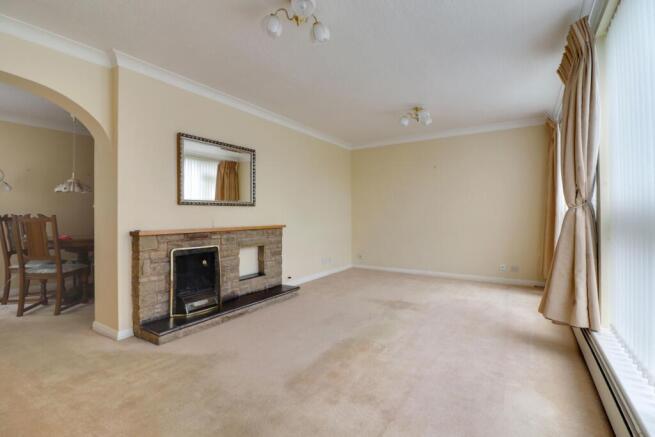 5 bed Detached for sale Image 4