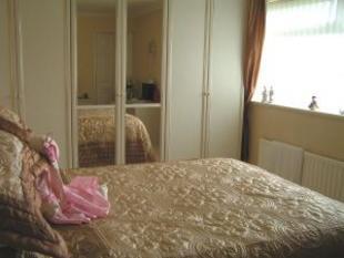 MASTER BEDROOM (FRONT)