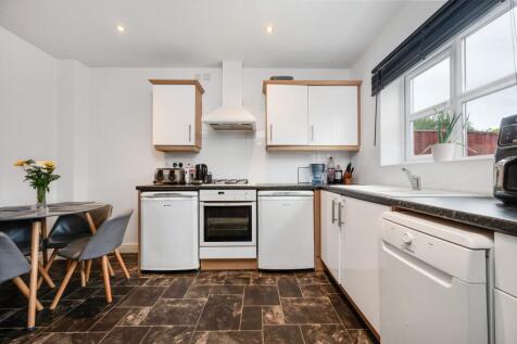 Versatile Family Home on Rossiter Close, Melton, LE13 0NZ