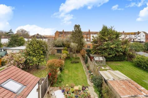 Gordon Close, Staines-upon-Thames, TW18