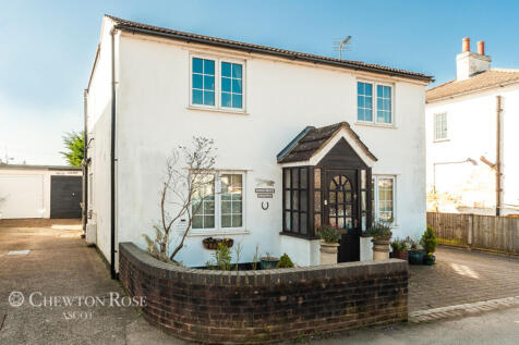 SQUIRREL Lane, Winkfield