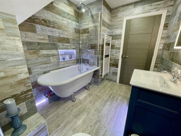 bathroom2.jpg