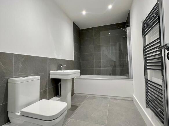 3 bed House to rent Image 10