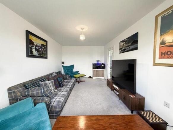 4 bed Detached for sale Image 5