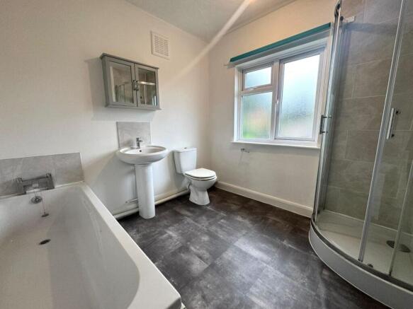 bathroom .jpg
