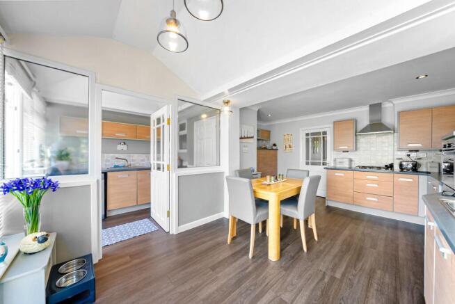 4 bed Detached Bungalow for sale Image 7