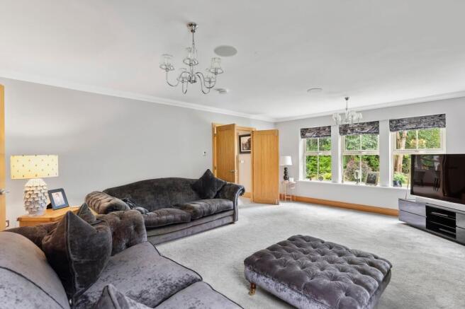7 bed Detached for sale Image 10