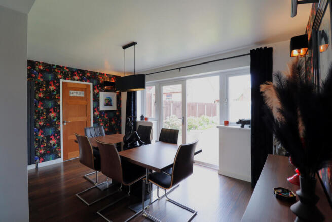 5 bed Detached for sale Image 11