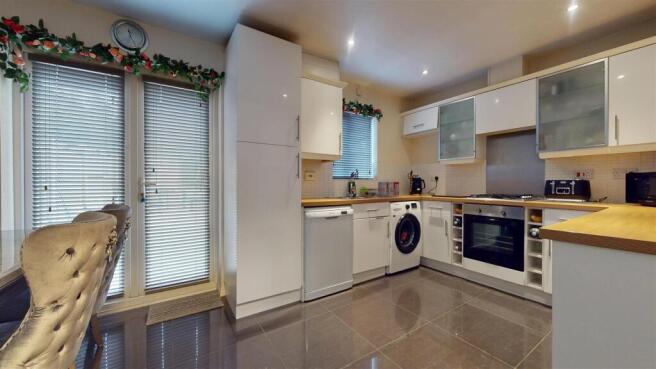 Breccia Gardens Kitchen Diner