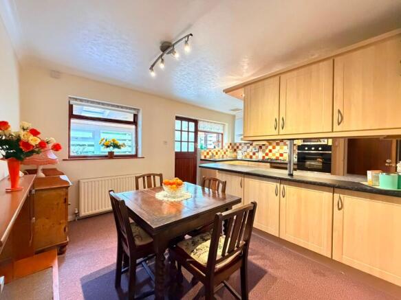 4 bed Detached for sale Image 5