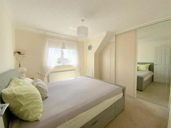 Carisbrooke Close, New Waltham photo 5