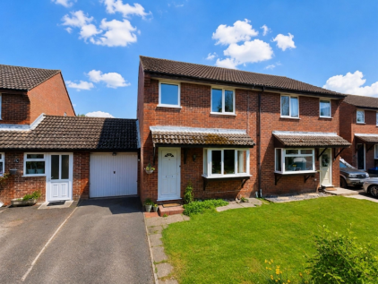 Derwent Grove, Taunton - NO onward chain!