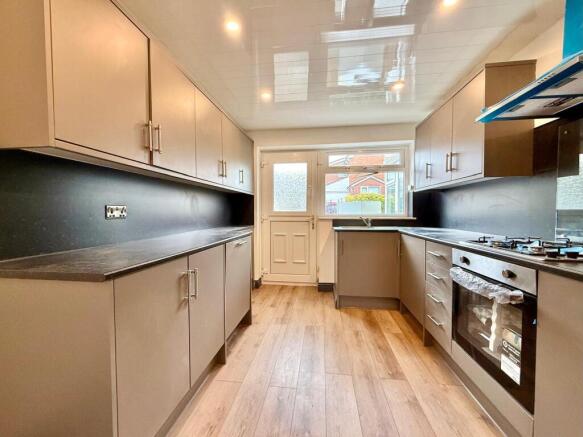 4 bed Detached to rent Image 10