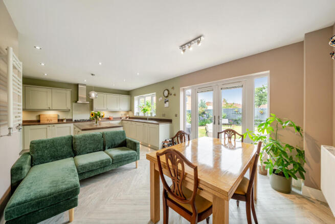 4 bed Detached for sale Image 4