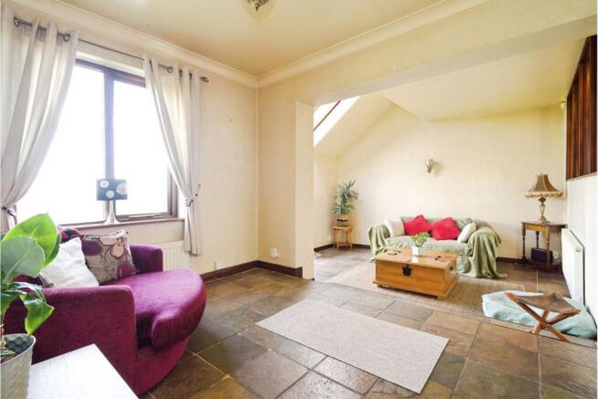 5 bed Detached for sale Image 5