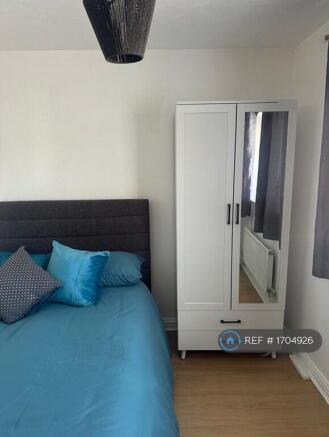 Bed & Wardrobe