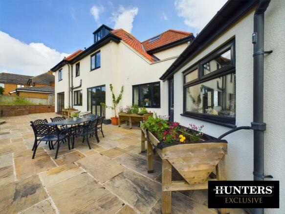 5 bed Detached for sale Image 3