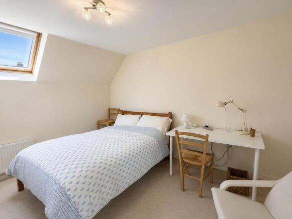 4 bed House for sale Image 11