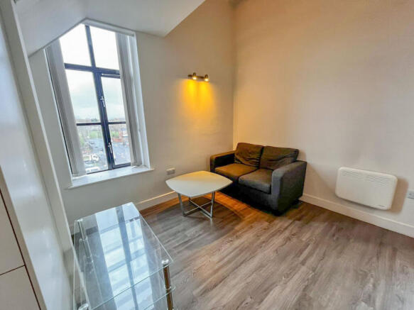 QueenbrewerypicsLIVINGROOM1.jpg