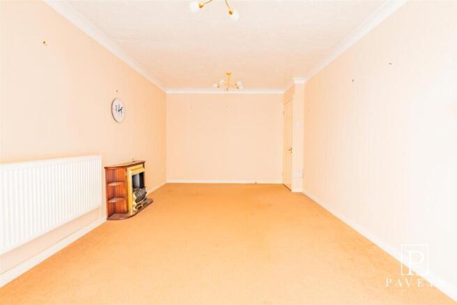 Stallards Crescent, Kirby Cross, Frinton-On-Sea photo 4