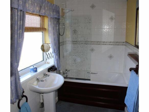 BATHROOM/WC