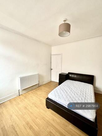 4 bed Terraced to rent Image 4