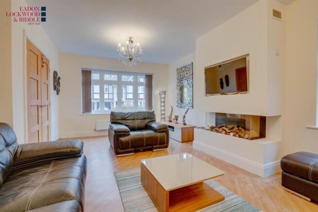 5 bed Detached for sale Image 7