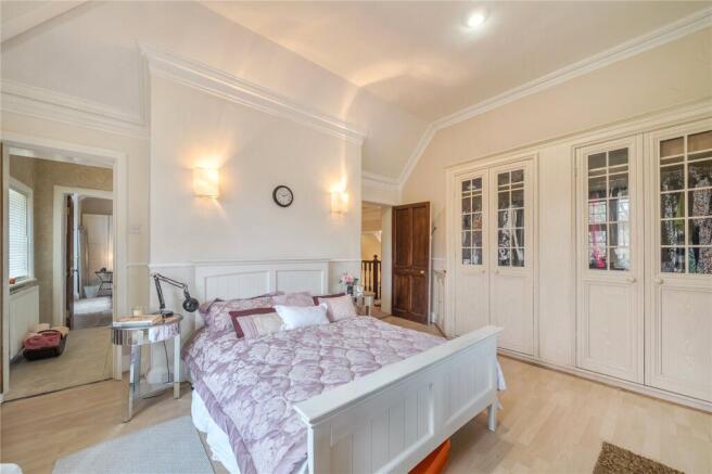5 bed Detached for sale Image 12