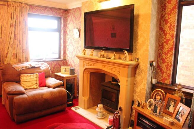 SITTING ROOM/DINING ROOM