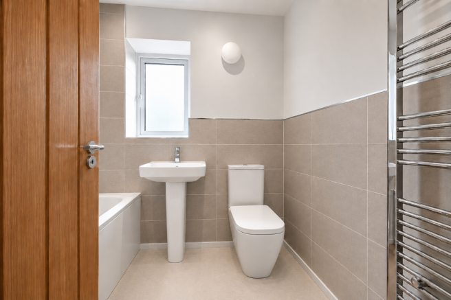 4 bed Detached for sale Image 8
