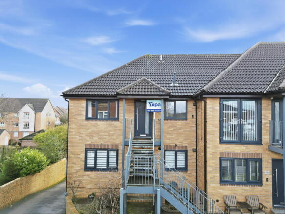 2 bed Flat for sale Image 12