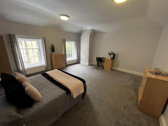 4 bed Terraced to rent Image 4